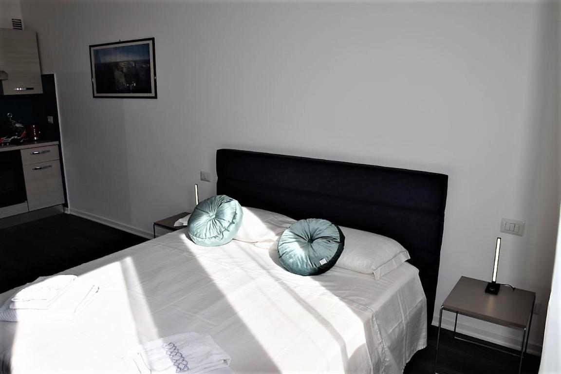 Accomodations Stazione Centrale Milan Exterior photo